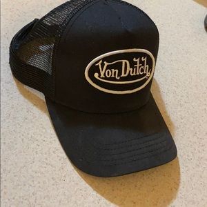Von Dutch hat